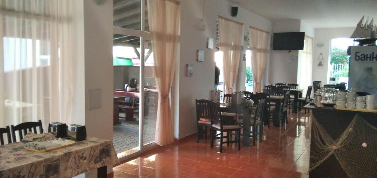 Guest Rooms Venera Primorsko Exterior foto